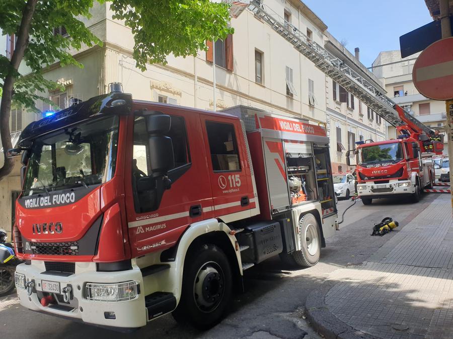 Sassari, fiamme in un appartamento in via Regoli