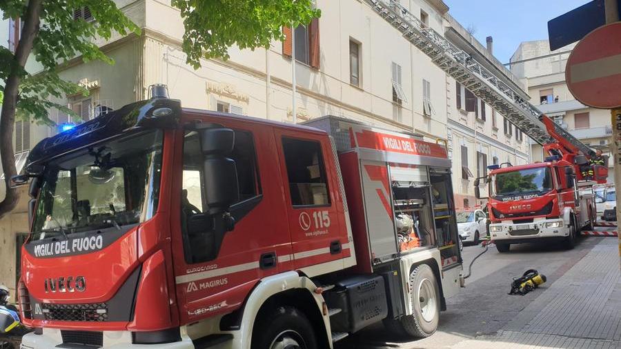 Sassari, fiamme in un appartamento in via Regoli