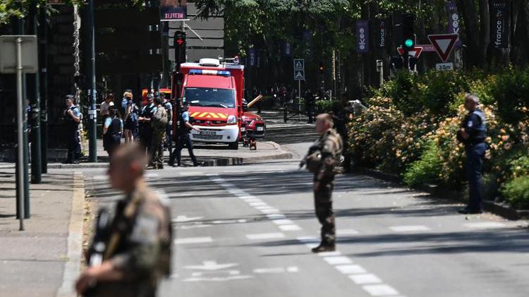 Francia, attacco in un parco ad Annecy: accoltellati 4 bambini e un adulto