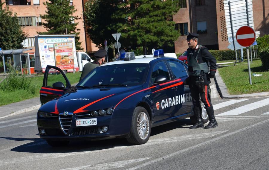 Litiga col vicino e lo colpisce alla testa con una roncola: 84enne denunciata