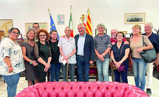 Il sindaco di Alghero ringrazia il turista più fedele 