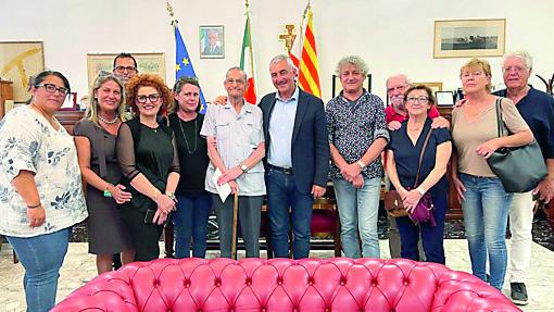 Il sindaco di Alghero ringrazia il turista più fedele 
