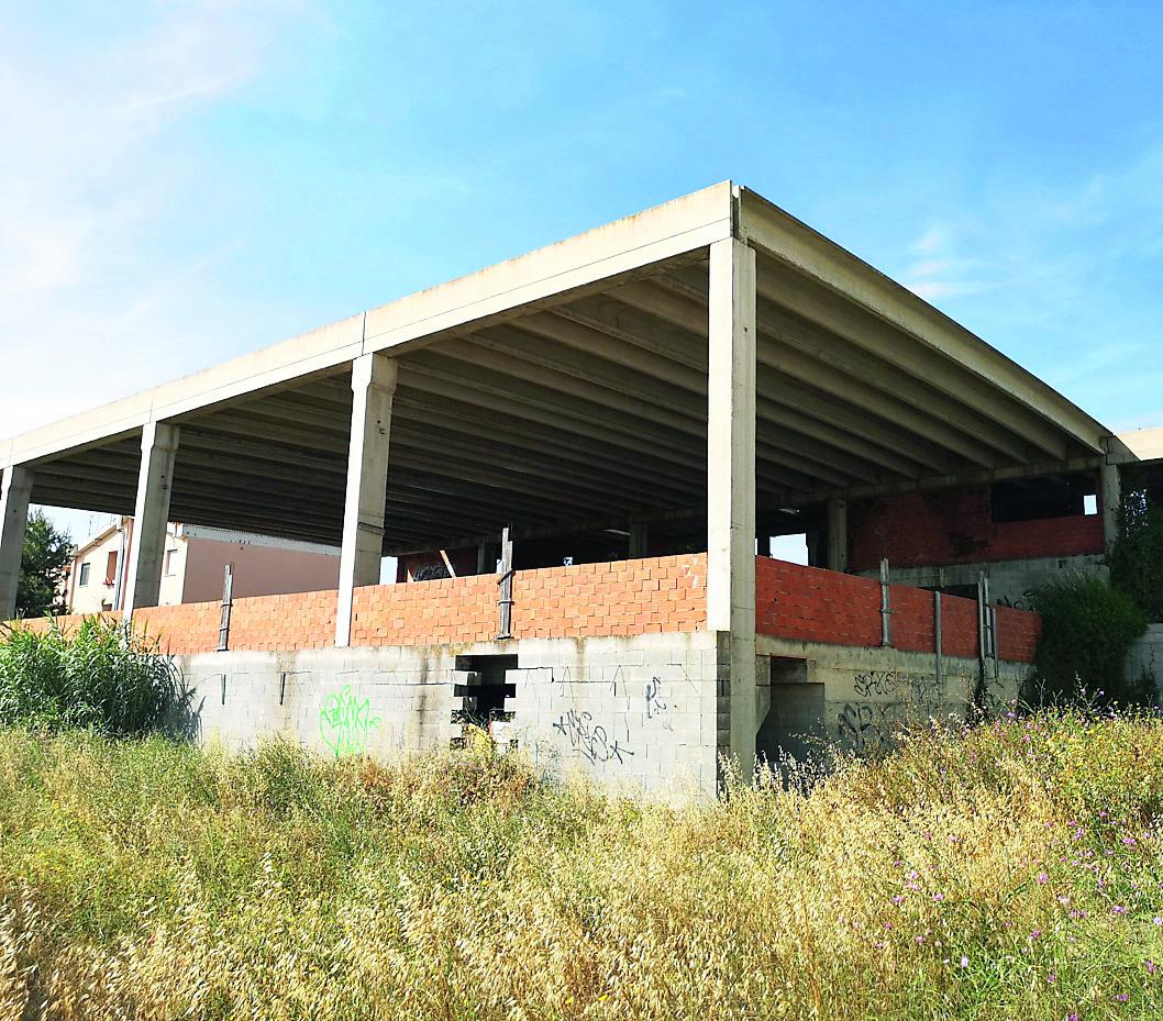 Porto Torres, al posto della piscina un rudere popolato dai topi e dagli insetti 