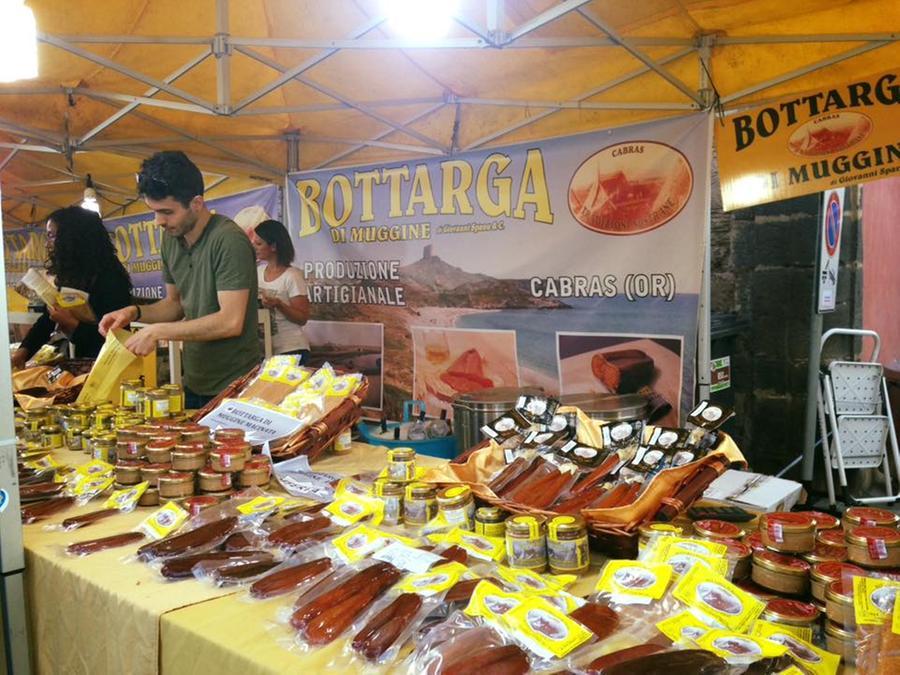 
	Stand durante il festival della bottarga


