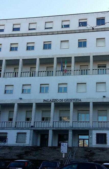 Bimbo annegato in piscina a Orosei. L’imputato: «Non doveva essere lì»
