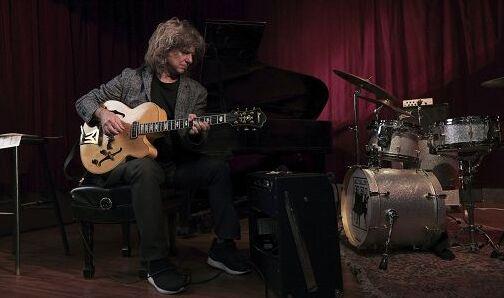 Chitarra e melodia italiana, il musicista Pat Metheny torna al Summer Festival: «Sento un legame col vostro Paese»