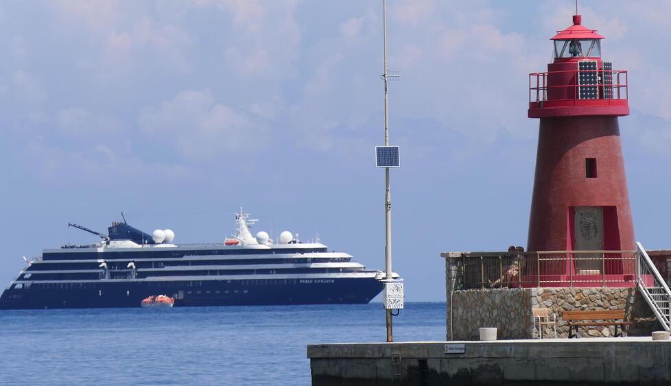 La prima nave da crociera al Giglio: «Dopo 11 anni torna la normalità»