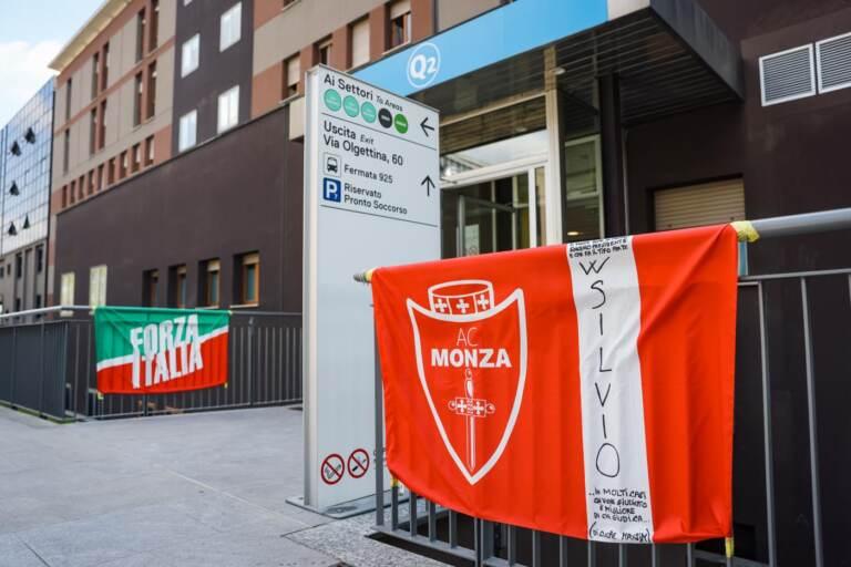 Silvio Berlusconi di nuovo ricoverato al San Raffaele: salta il vertice con i ministri ad Arcore