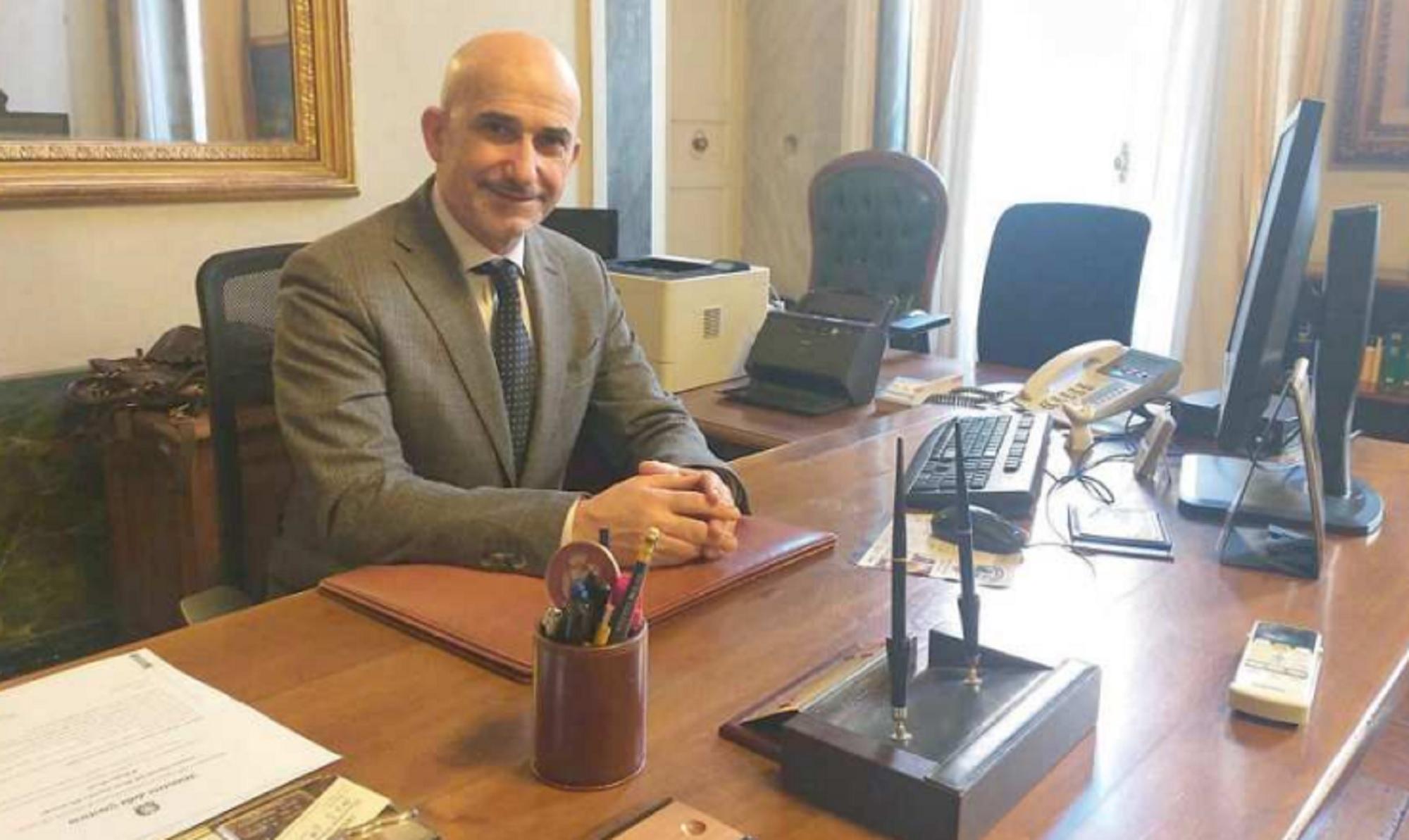 Luciano Costantini nel suo ufficio di via de Larderel