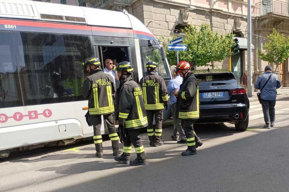 Sassari, scontro tra Sirio e un suv in viale Italia