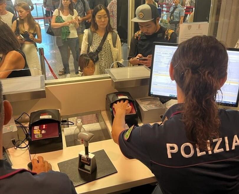 Olbia, turista inglese perde il passaporto: costretto a passare la notte in aeroporto