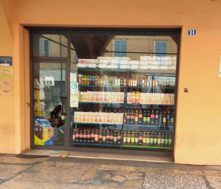 Carpi, settima spaccata in otto giorni: «Siamo davvero stanchi» 