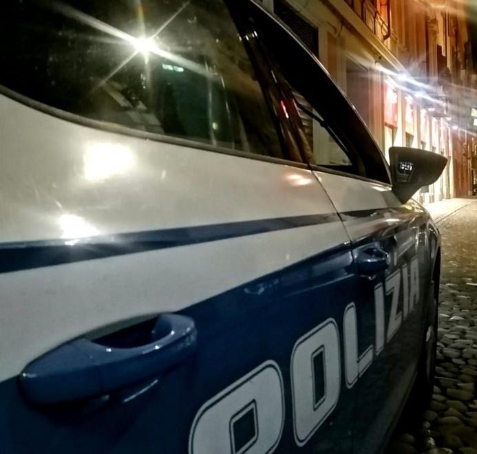 Modena, tenta di rubare al distributore: la polizia arresta un 33enne 