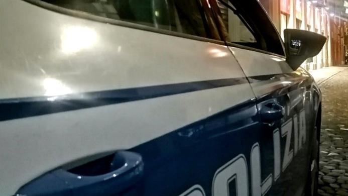 Modena, tenta di rubare al distributore: la polizia arresta un 33enne