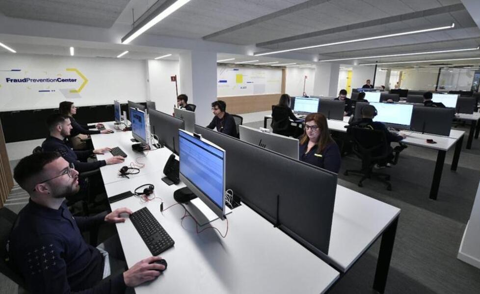 Le Poste schierano gli “007” contro il boom di truffe online