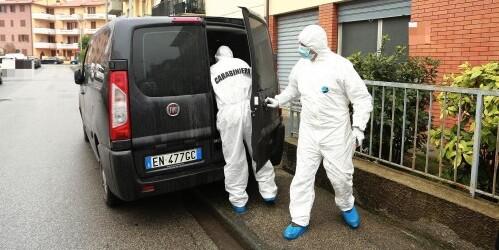 Carabinieri della scientifica in azione: sono stati loro a passare al setaccio l’abitazione di Ottavina Maestripieri (foto d’archivio)