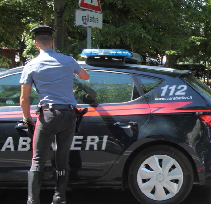 Nella foto, un controllo dei carabinieri al parco delle Cascine