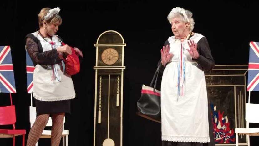 Elide sul palco del teatro a 97 anni: «È come stare di fronte alla classe»