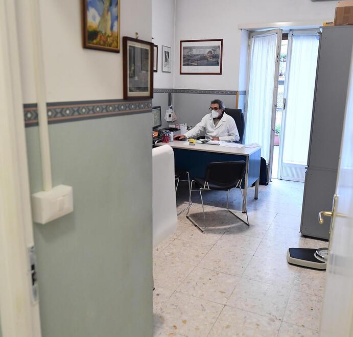 In provincia di Modena 52 medici di base vanno in pensione entro la fine dell'anno: «Che fatica trovarne uno nuovo» 