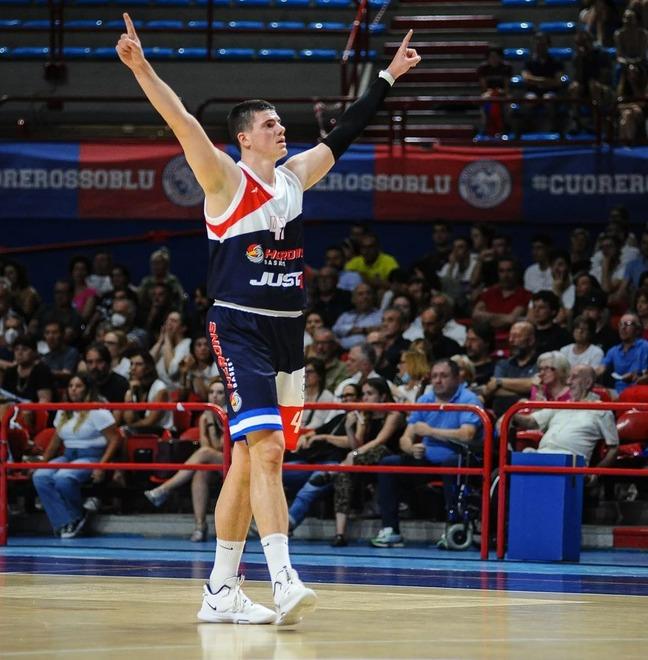 Matej Radunic con la maglia degli Herons