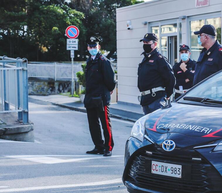 Un posto di controllo dei carabinieri
