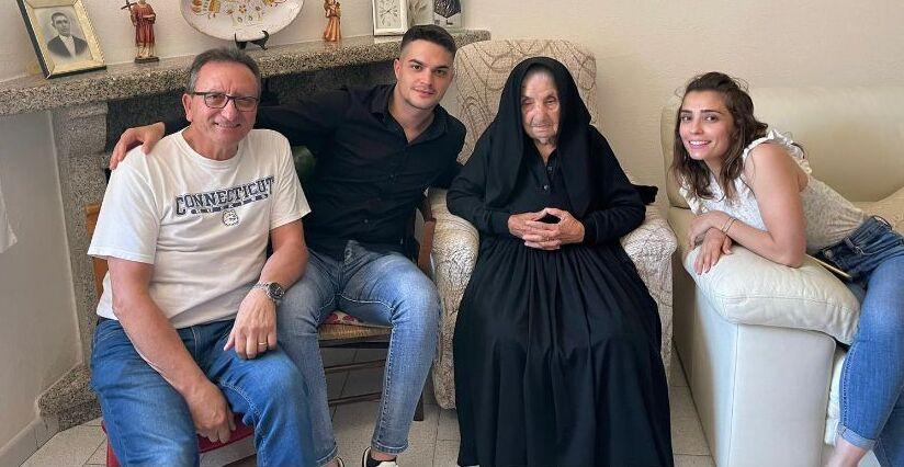 Onifai festeggia tzia Luisa Manca per il 104esimo compleanno
