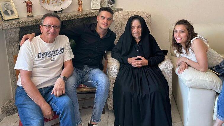 Onifai festeggia tzia Luisa Manca per il 104esimo compleanno