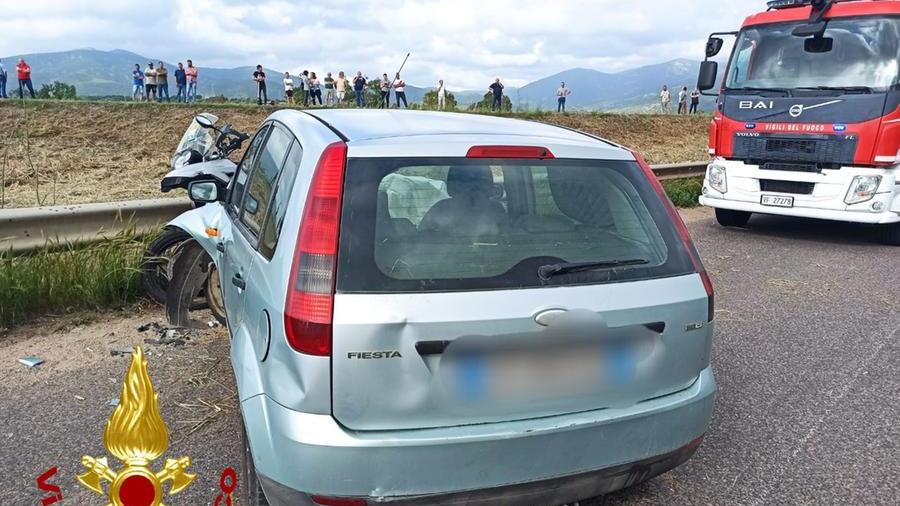 Scontro auto-moto a Santa Maria Coghins, ferito un centauro tedesco