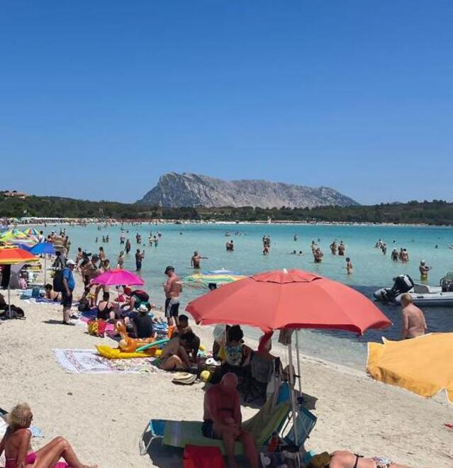 «Cara Sardegna, queste vacanze  sono le più costose di sempre»
