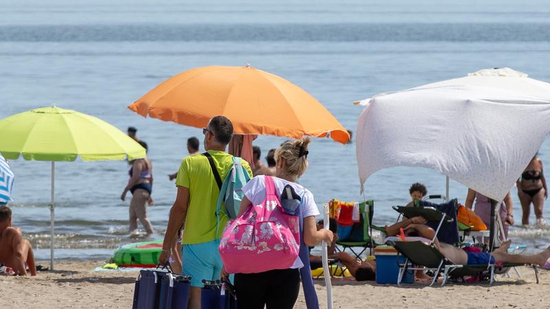 Lidi, poca spiaggia libera e corsa all’alba per i posti
