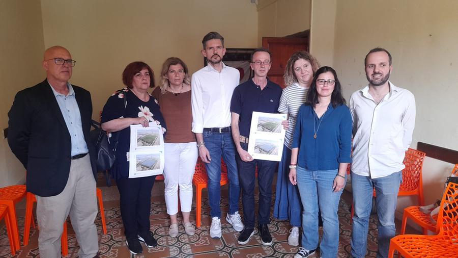 
	Alcuni sindaci, amministratori ed esponenti del Partito democratico della Valdinievole riuniti nella sede del Pd a Monsummano. Ci sono esponenti di Montecatini Larciano, Lamporecchio Massa e Cozzile, Buggiano


