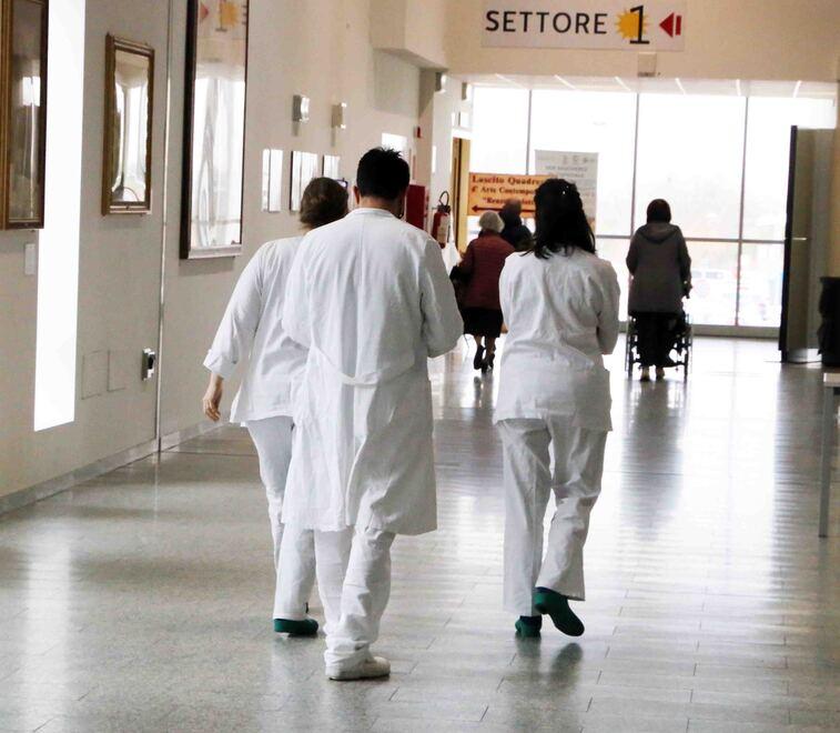 Ferrara, «Asl e Sant’Anna non assumono? In campo ogni sforzo per i medici»