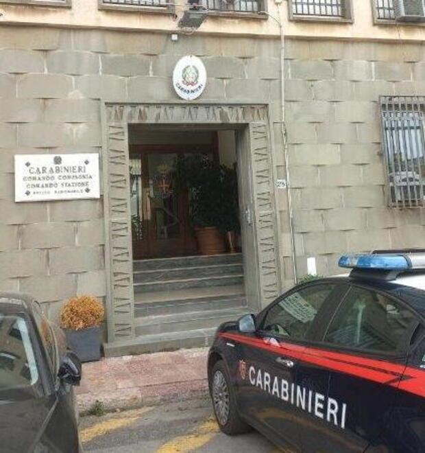 Compra il pellet ma non lo riceve: il truffatore seriale aveva 41 carte di credito collegate al conto