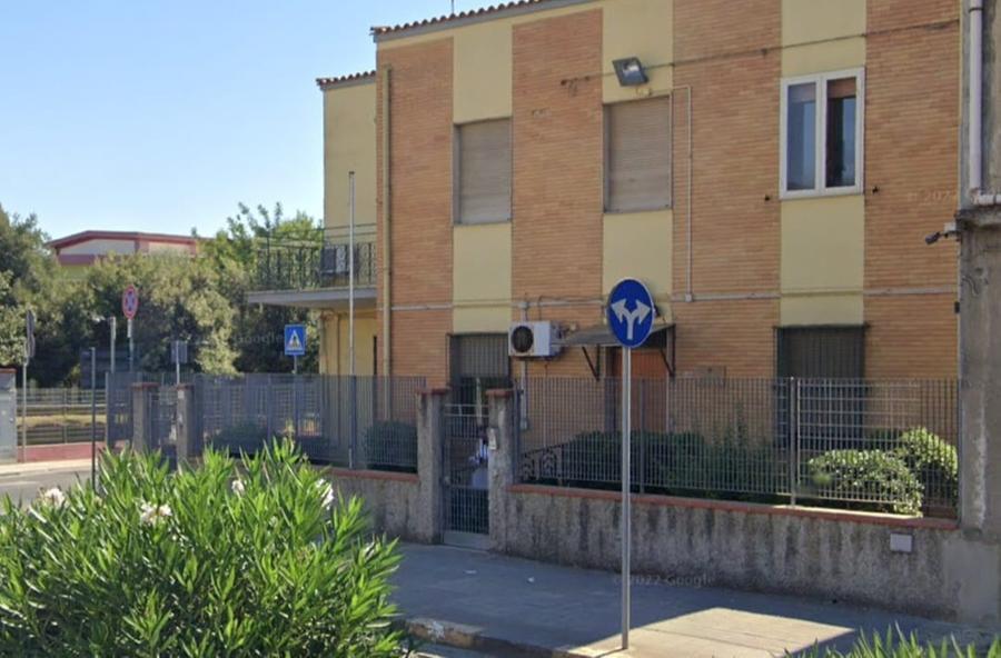 Attentato contro la caserma dei carabinieri di Decimomannu: portone scardinato e danni agli arredi