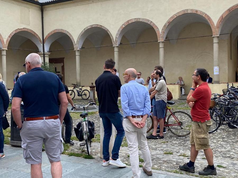 Ztl, in via Emilia Santo Stefano nasce il comitato del sì