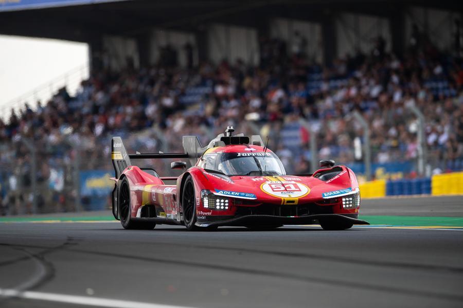 Maranello. C’è una Ferrari che vince: Pier Guidi, Calado e Giovinazzi trionfano alle 24 ore di Le Mans con la 499P