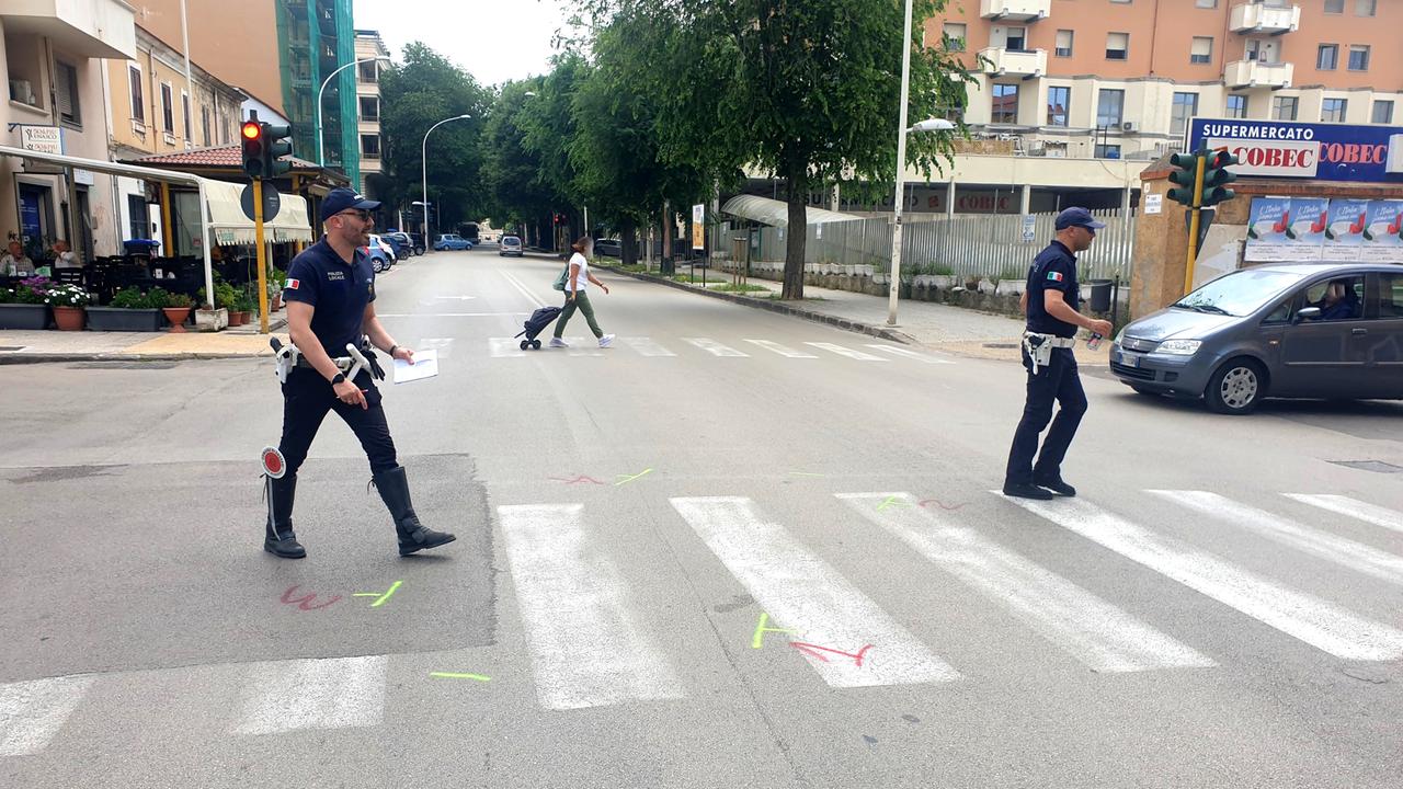 Sassari, donna travolta sulle strisce in corso Pascoli: è grave
