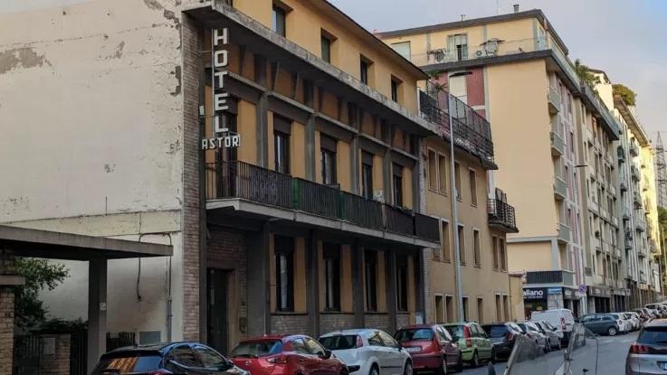 Bambina scomparsa a Firenze: liti, violenza e alloggi di fortuna nell’ex hotel occupato da mesi