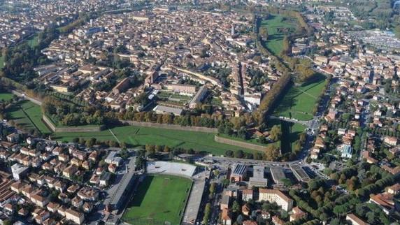 Provincia di Lucca, una camera in hotel e b&b a prezzo d’oro. Più di 100 euro per una notte