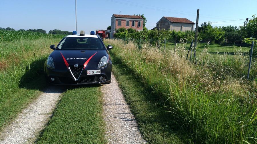 Ferrara, si barrica in casa e minaccia di farsi saltare in aria