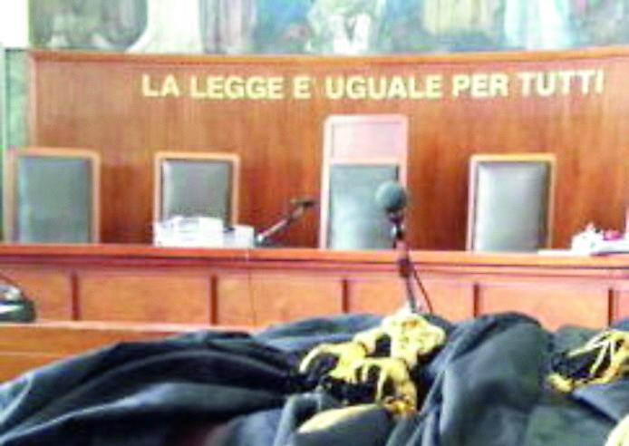 Frasi sessiste durante il corso per magistrati, sospesi due docenti: «Sono maleducati, ma almeno c’è f...a»