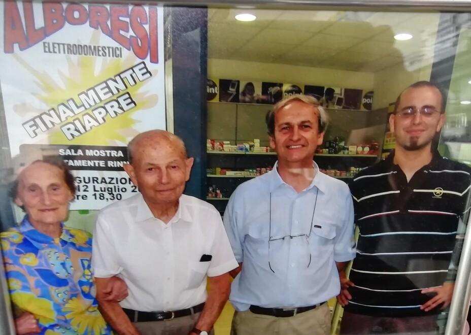 Renazzo, l’epopea della famiglia Alboresi: «In questo negozio c’è la storia»