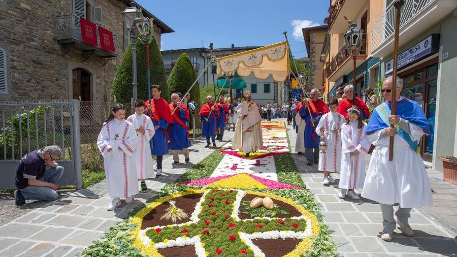 Pievepelago, la magia dell’infiorata