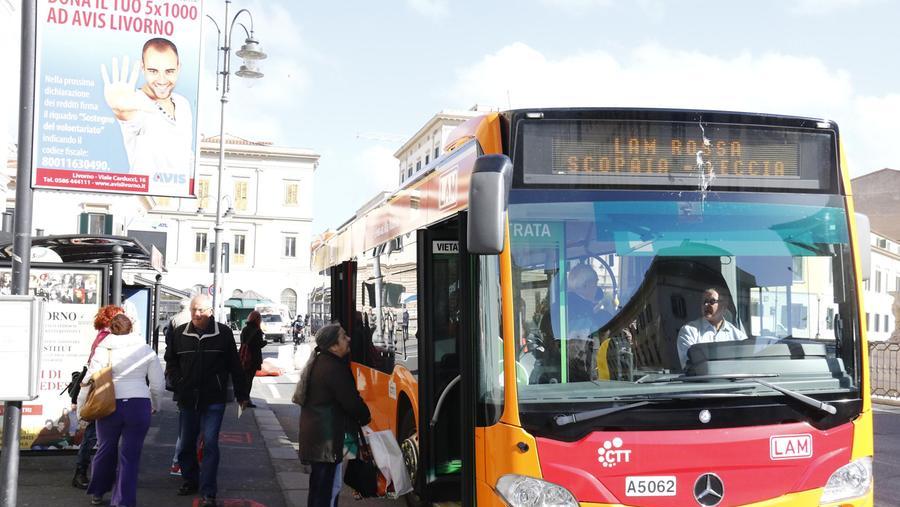 Un bus della Lam rossa (foto d'archivio)