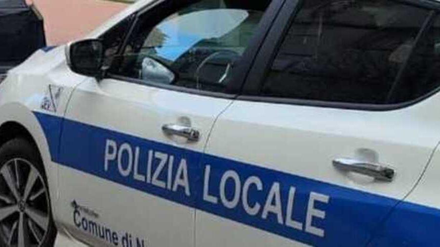 Ruba un’auto, si ubriaca e si sdraia: arrestato dalla polizia locale a Sassari