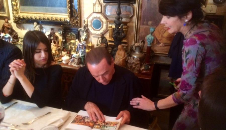 Berlusconi a Ro per il compleanno di Nino Sgarbi, Elisabetta: «Amava i libri di mio padre»