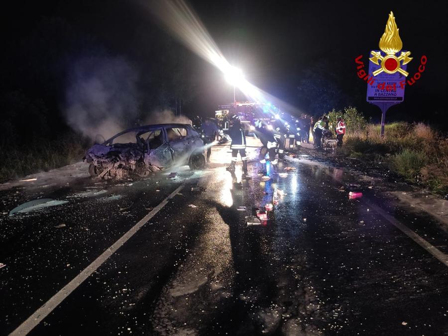 Savignano, scontro frontale nella notte: due morti nell’auto in fiamme