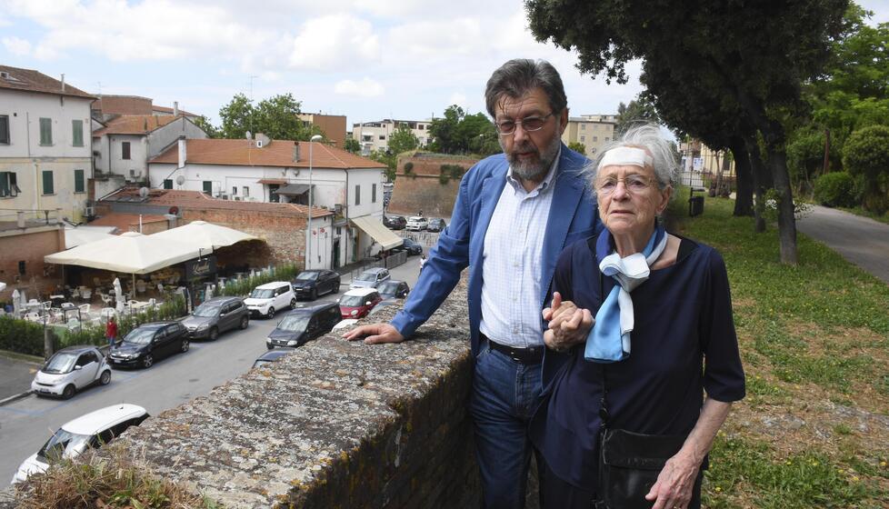 Grosseto, a 91 anni torna sulle Mura dove il fratello partigiano fu ucciso: «Solo oggi ho trovato la forza...»
