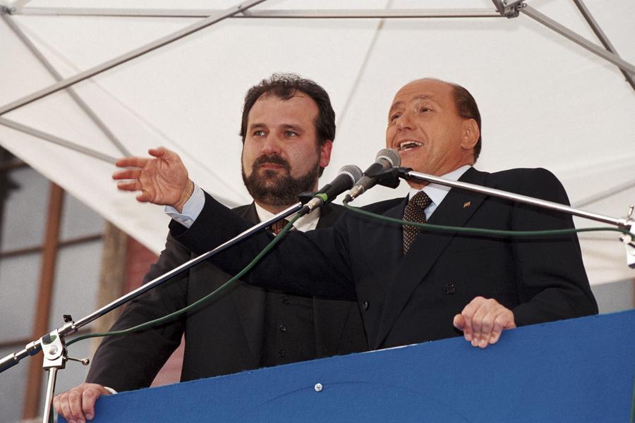L’ex sindaco di Grosseto: «Quando Silvio salendo sul palco mi disse di darmi una pettinata»