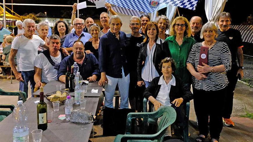 Cecina, orgogliosi di essere “marinesi”: in duecento alla festa con Giannino